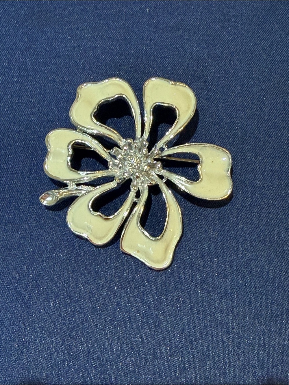 Sarah Coventry Floral Enamel Brooch - Cream Flower with Silver Accents